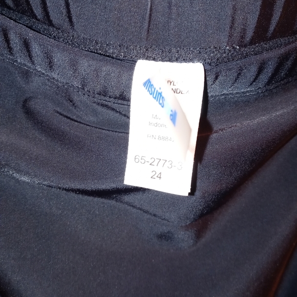 PLUS SIZE SWIM WEAR - Picture 6 of 6